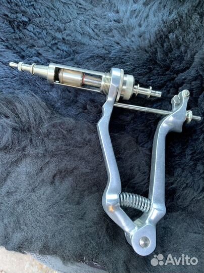 Иньекционный шприц пистолет