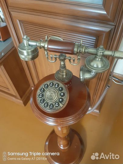 Винтажный телефон