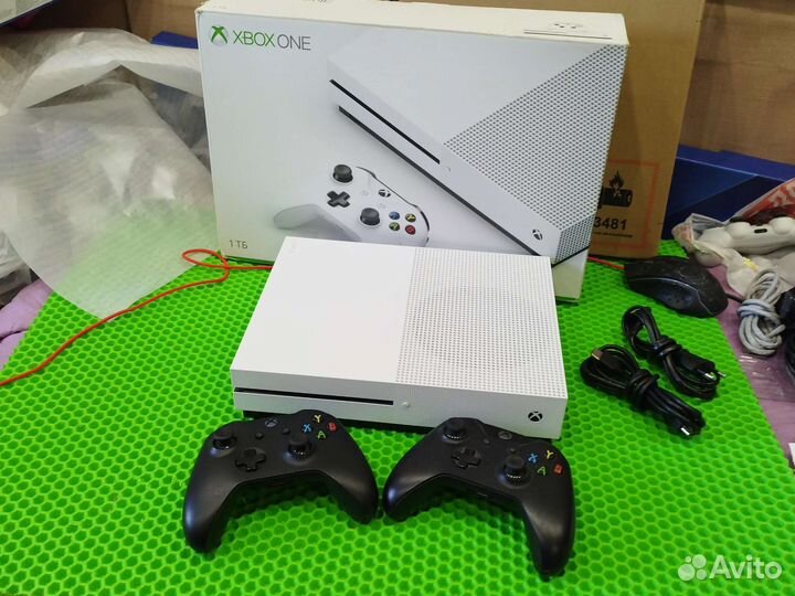 XBox One S (1TB) + Диск GTA5