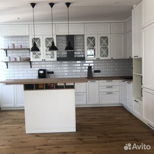 Кухня на заказ под потолок