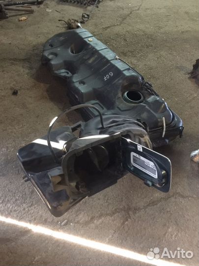 Бензобак Пежо 607