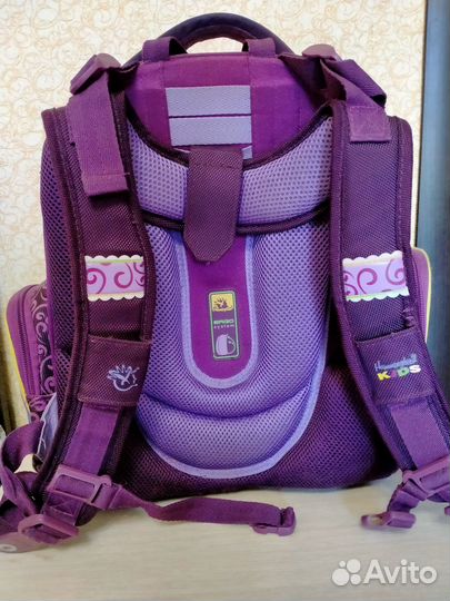 Рюкзак школьный для девочки фирмы Hummingbird