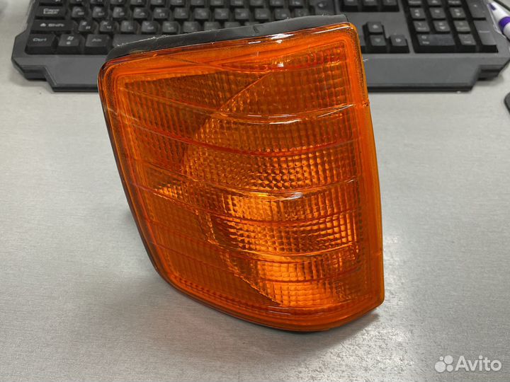 Указатель поворота R mercedes 190 w201