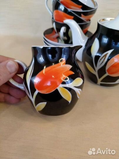 Чайный сервиз Тюльпаны на черном Дулёво