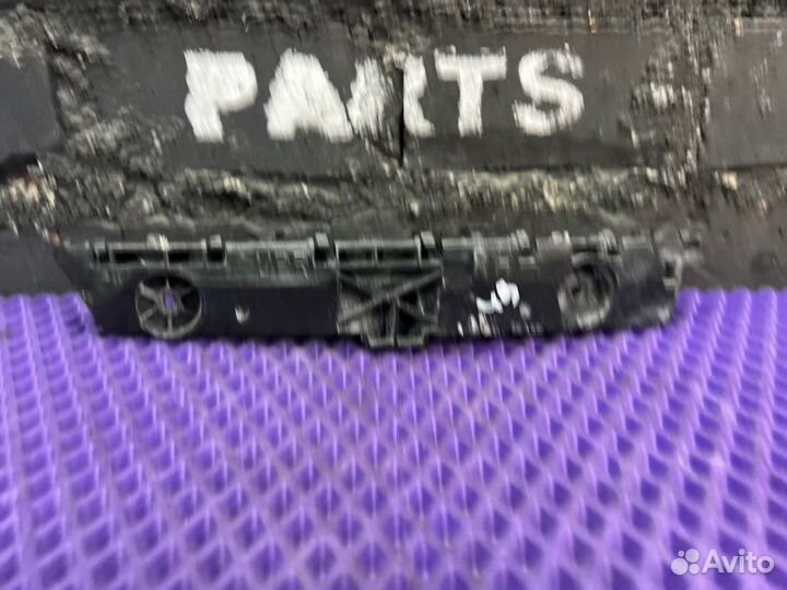 Крепление бампера заднее правое Nissan Note