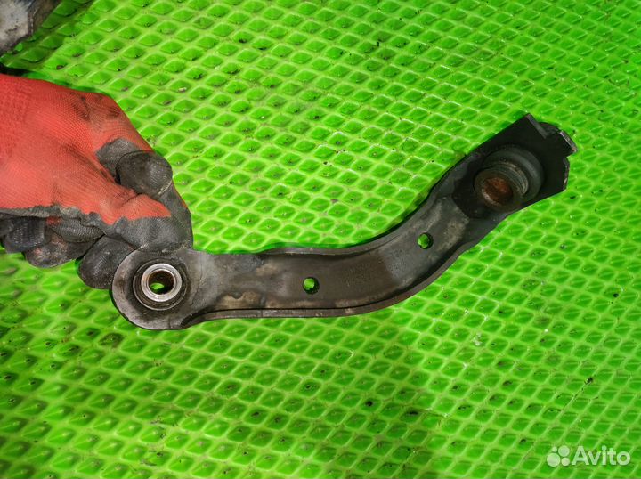 Рычаг подвески правый Nissan note E11