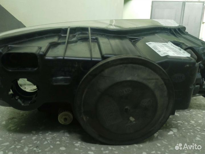 Volkswagen touareg 1 2008 фара