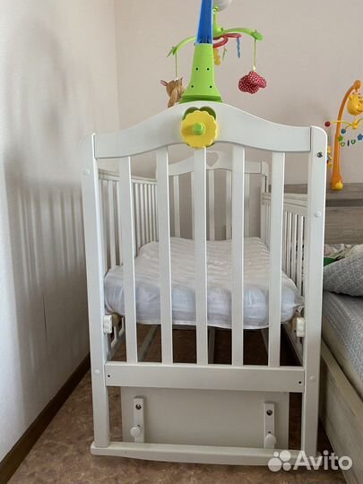 Кроватка с маятником