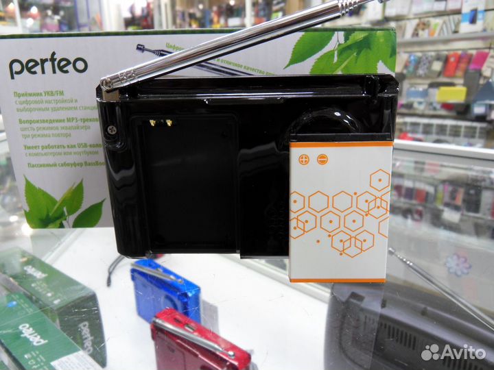 Компактный,громкий радиоприемник Perfeo-922