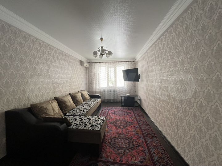 2-к. квартира, 64 м², 1/10 эт.