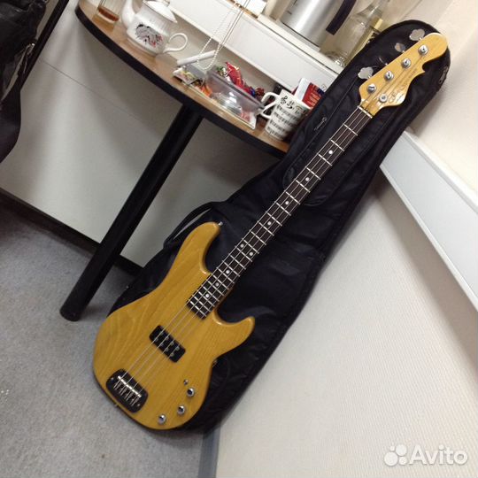 Бас гитара G&L L-1000 Bass