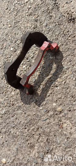 Скоба тормозного суппорта