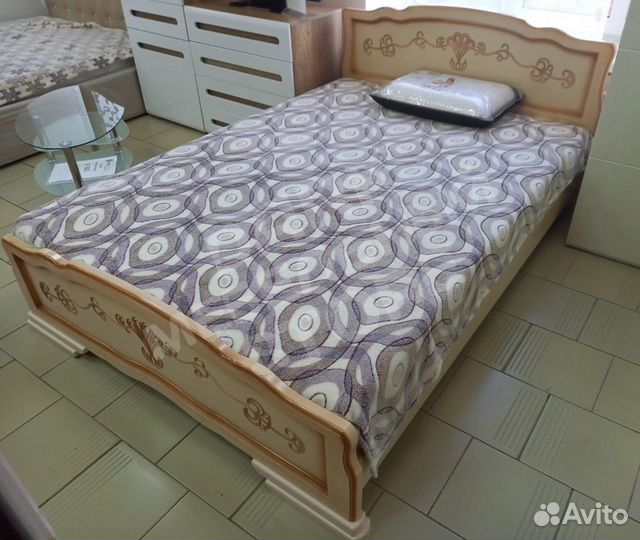 Кровать массив