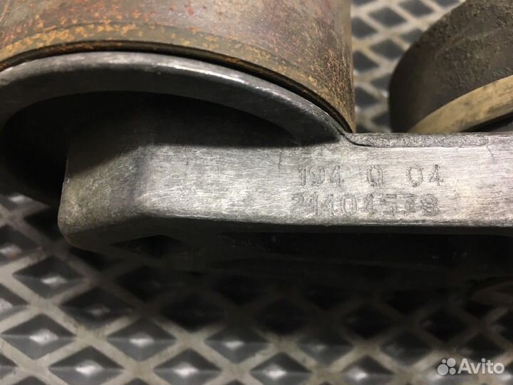 21404578 Ролик-натяжитель