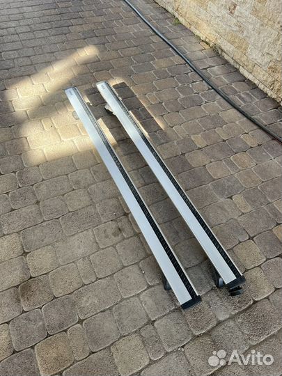 Багажник на рейлинги thule