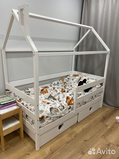 Кровать домик