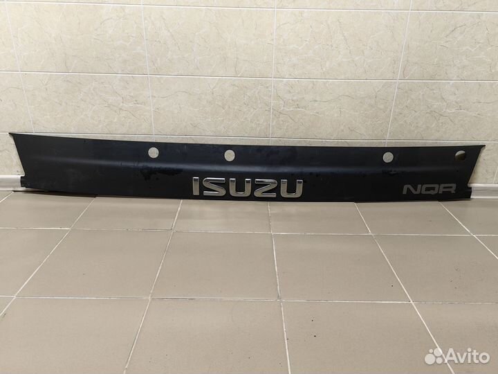 Накладка кабины под лобовым стеклом Isuzu NQR 75