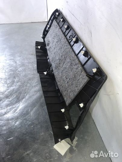 Накладка замка багажника Mitsubishi Outlander Xl