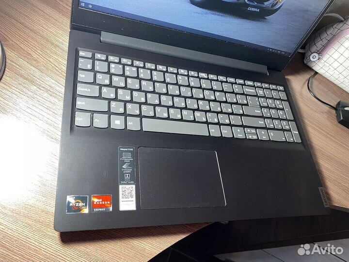 Lenovo FullHD Ryzen 3200U SSD+HDD
