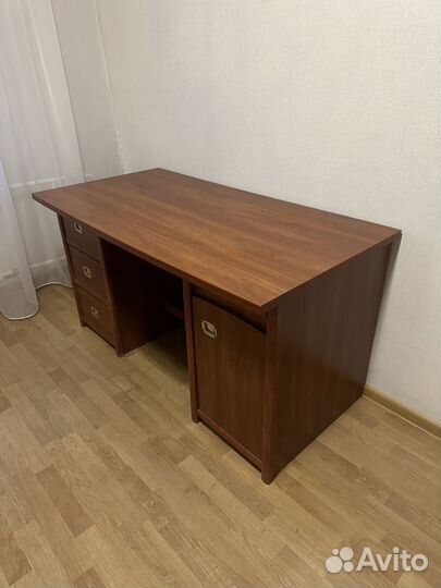 Письменный стол