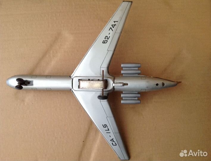 Детские игрушки СССР самолет ил 62 инерционный