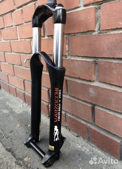 Вилка под ось Marzocchi Dirt Jam Pro 27,5/26/24