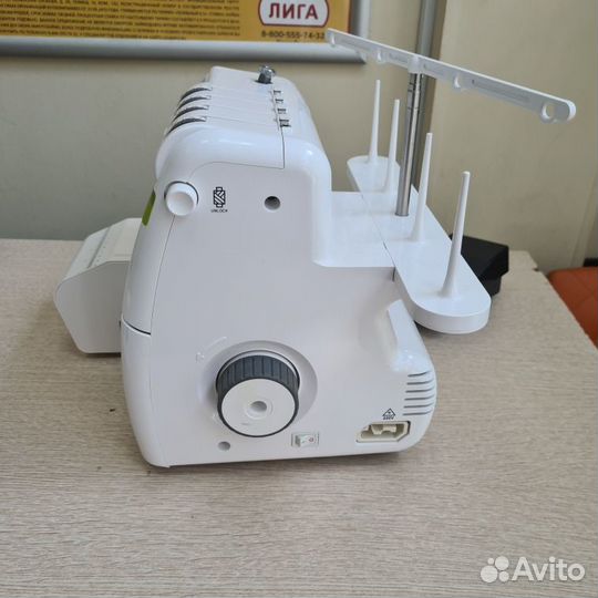 Швейная машинка оверлок Effektiv 1700x арт. 2724