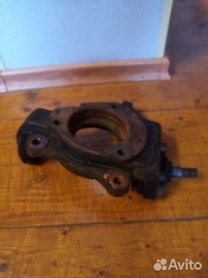 Кулак поворотный передний левый на Ssang Yong