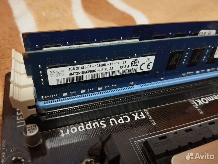 Материнская плата с процессором и памятью