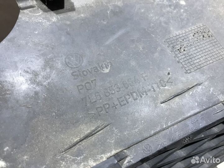 7L6853663F Решетка птф правая VW Touareg 1