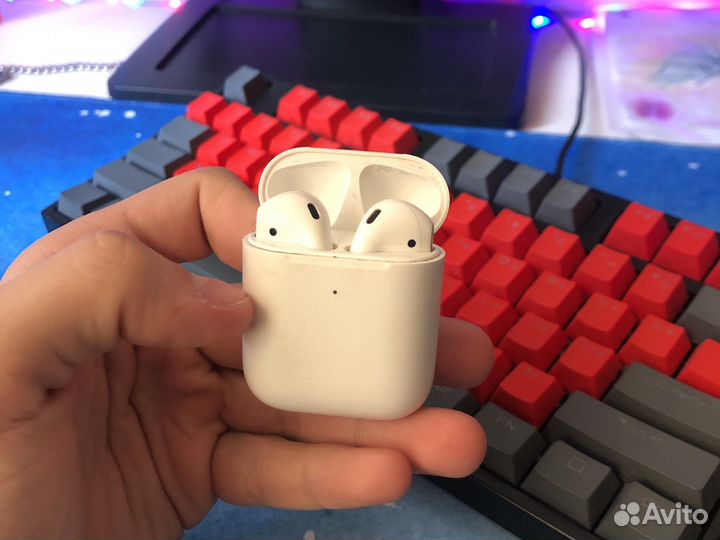 Airpods 1 оригинал (кейс не работает)