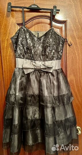 Черное платье с корсетом