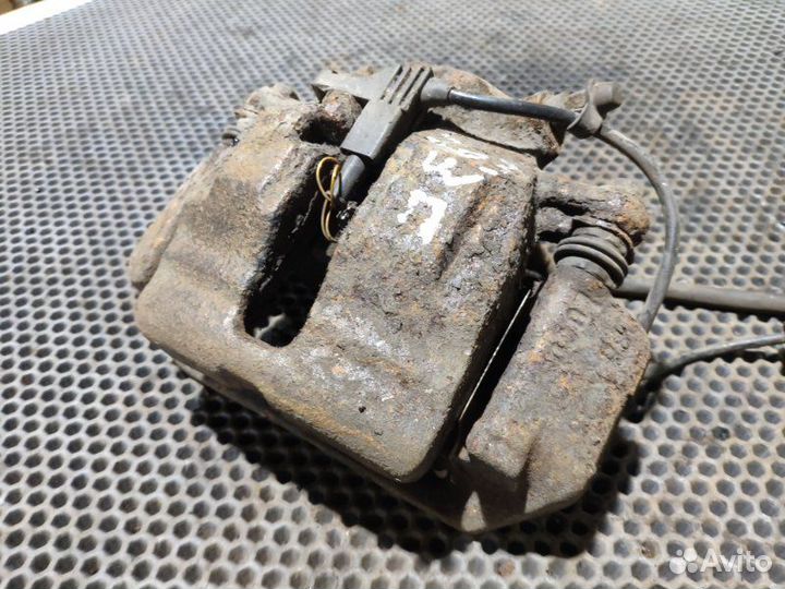 Суппорт передний передний правый Mercedes C200