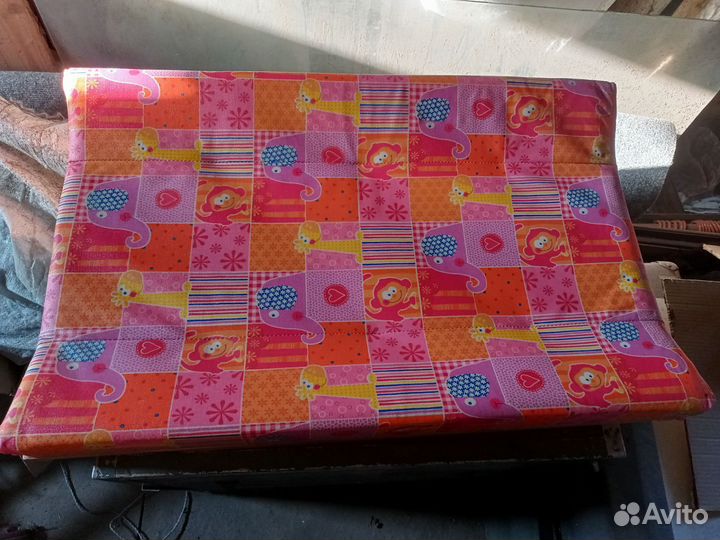 Пеленальная доска на кроватку