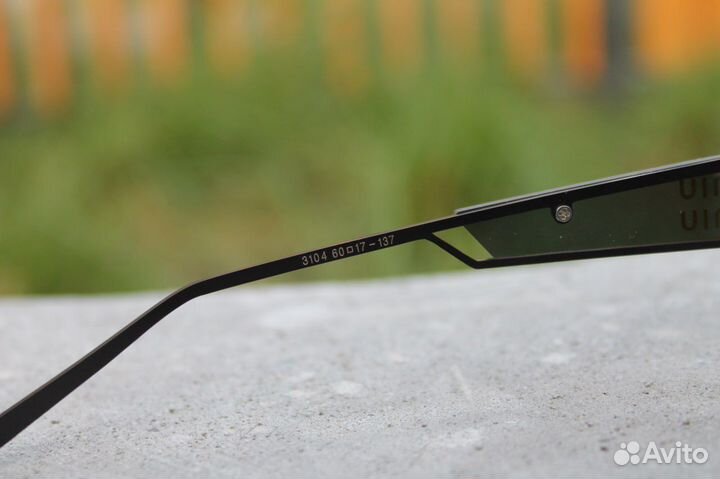 Солнцезащитные очки MIU MIU