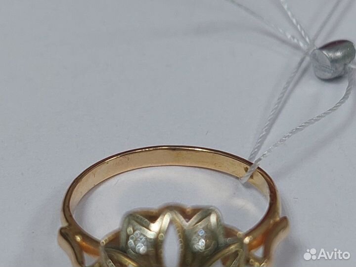 Кольцо с камнями золотое