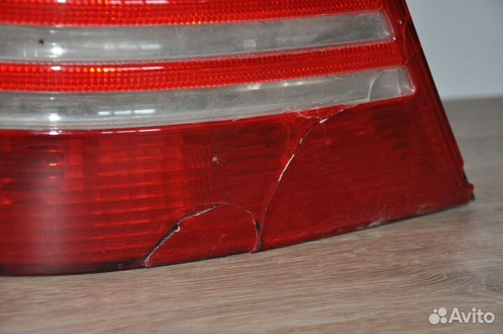 Фонарь задний левый Mersedes W220 (с дефектами)