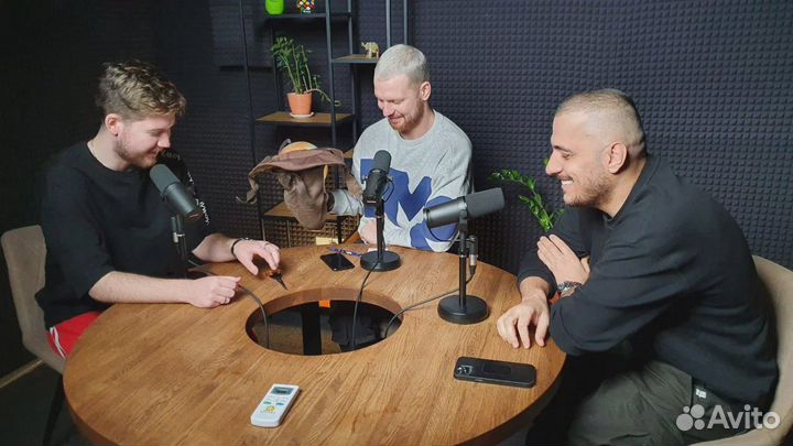 Записать подкаст в красивой студии