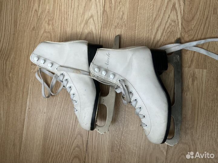 Коньки фигурные Nicole