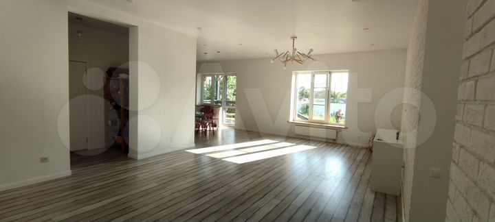 Дом 213 м² на участке 12,5 сот.