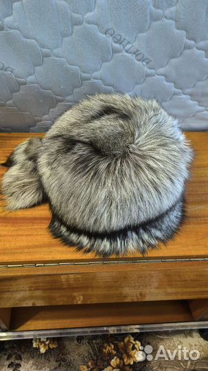 Женские меховые шапки