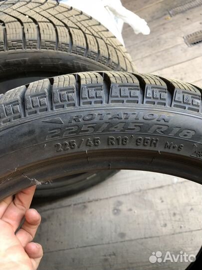 Pirelli Ice Zero FR 225/45 R18 и 245/40 R18