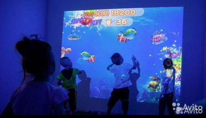 Детская интерактивная игровая стена кидалки