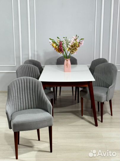Стол и стулья
