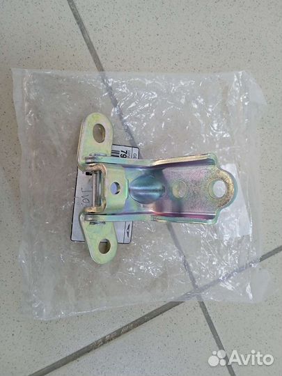 Петля правой пер двери Kia Optima 4