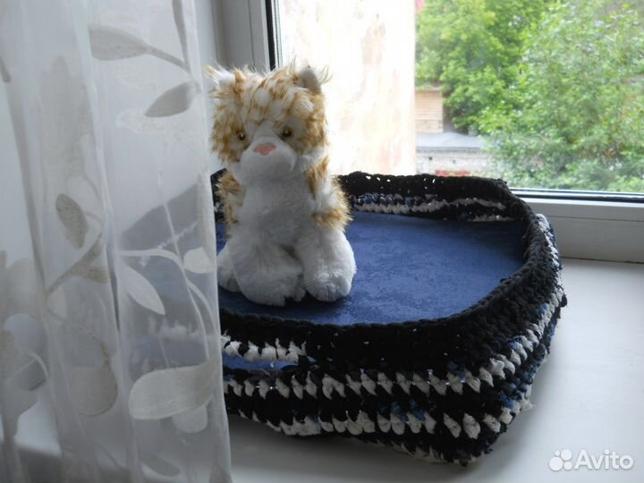 Поводки шлейки намордники, Лежанка лежак домик