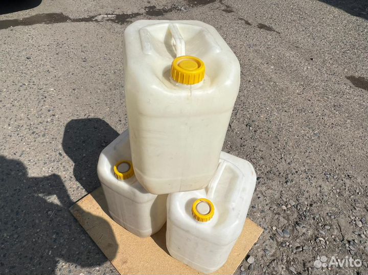 Канистры пластмассовые 20 литров