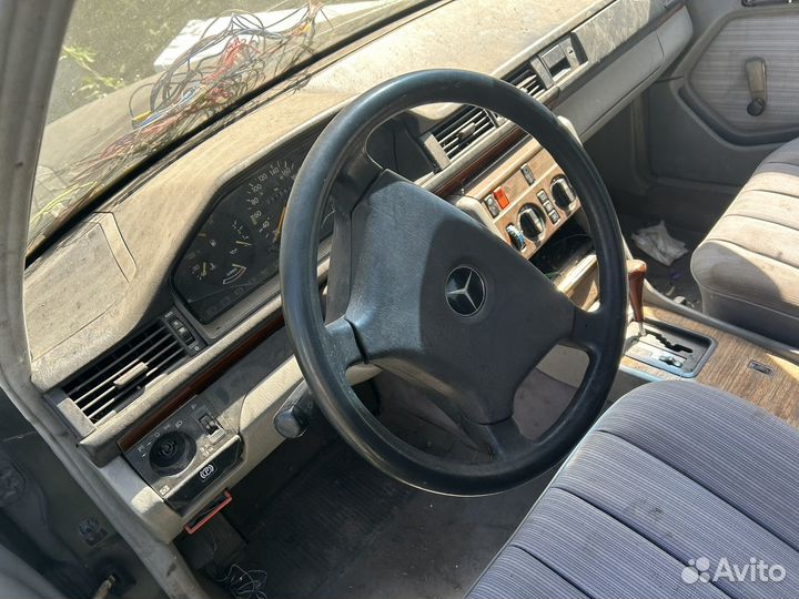 Mercedes-Benz W124 2.6 AT, 1988, битый, 271 668 км