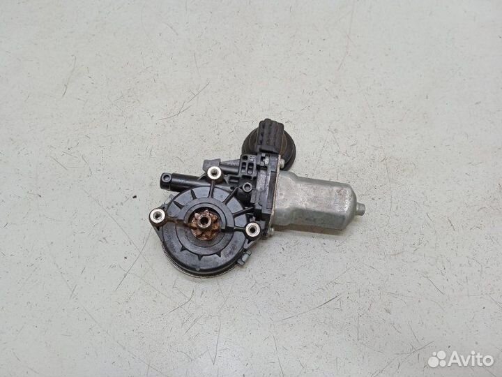 Моторчик стеклоподъемника задний правый Toyota