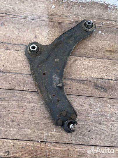 Рычаг передний левый Renault Laguna 1.6